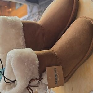 TODDLER GIRLS BROWN FUZZY BOOTS SIZE 2